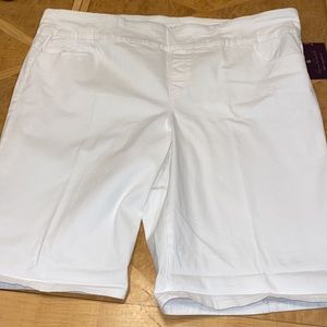 NWT!! Gloria Vanderbilt Women’s Plus Size Bermuda Shorts Size 24W